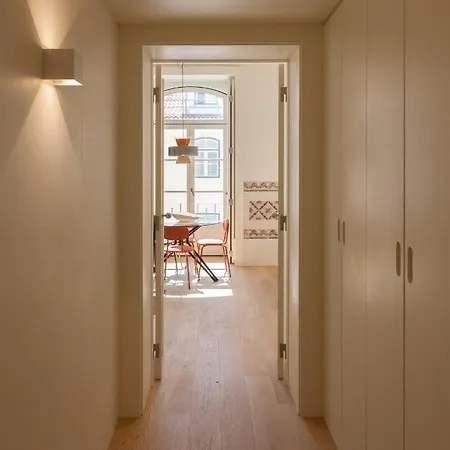 Nomad's Call 2bdr Rua Augusta Lizbona